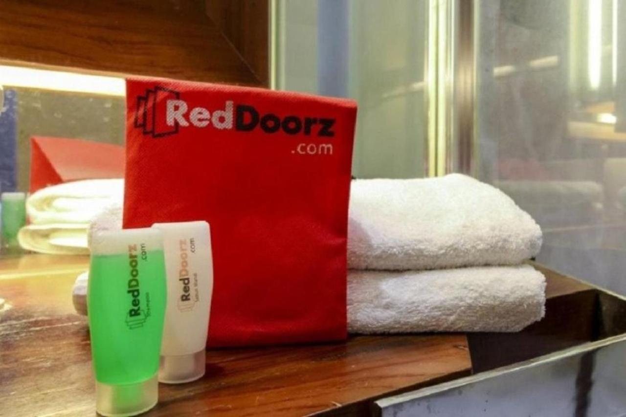 Reddoorz Plus @ Karet Setiabudi Джакарта Екстериор снимка